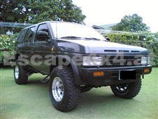 Fiberglaskotflügel für Nissan Terrano 1 - rechte und linke Seite